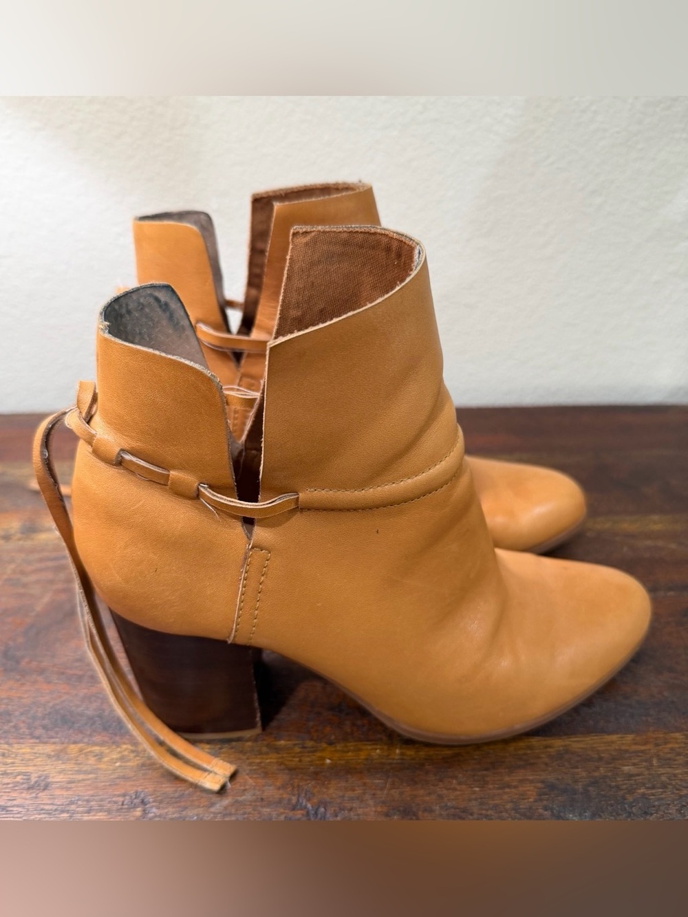 Kelsi Dagger Brooklyn Wesley ankle booties women’s size‎ 8.5